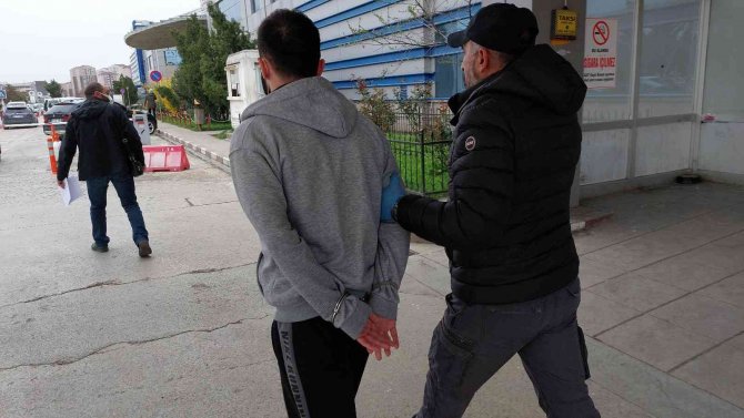 Sosyal Medya Taciz Ve Şantaj Zanlısı, Siber Polisine Yakalandı Ve Tutuklandı