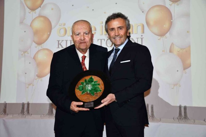 Yeşim’de Kıdem Ödülleri Sahiplerini Buldu