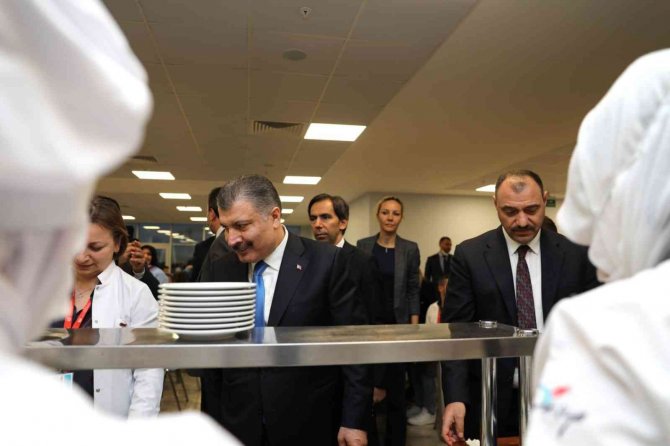 Bakan Koca, Sağlık Çalışanlarıyla İftar Yaptı