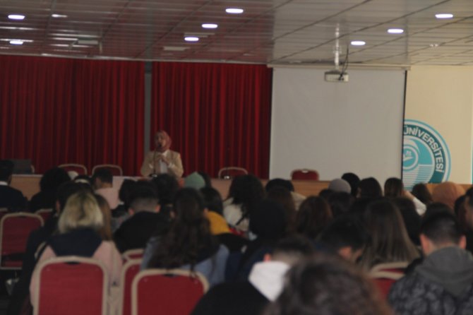 Burhaniye’de ’Eğitim Ve İ̇stihdam Süreci’ Semineri