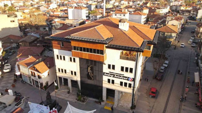 Sındırgı’nın Simgesi ’Sağdıç’ Leylek Yuvasına Döndü