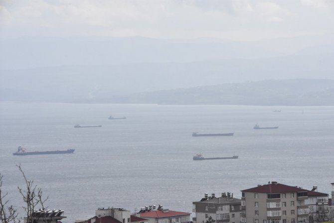 Fırtınadan Kaçan Gemiler Limana Sığındı