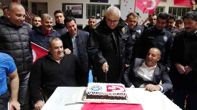 Muş’ta Kavga İhbarına Giden Polislere Engelli Sporculardan Sürpriz Kutlama