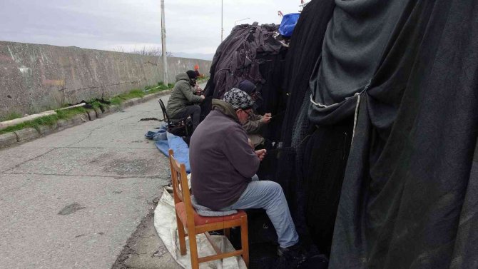 Av Yasağı Gelmeden Balıkçılar Ağları Bakıma Aldı