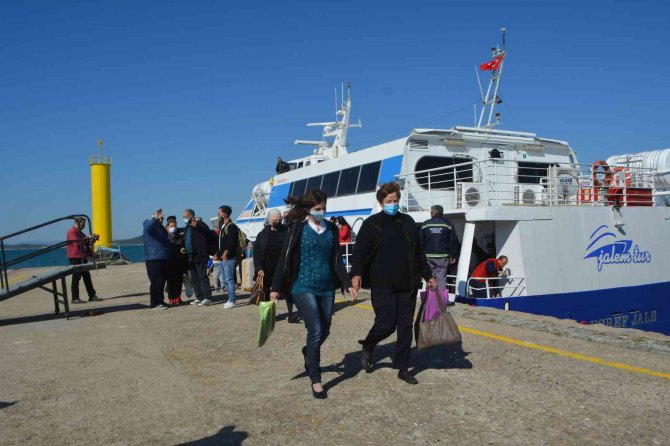 25 Ay Sonra İlk Yunanlı Turist Kafilesi Çiçeklerle Karşılandı