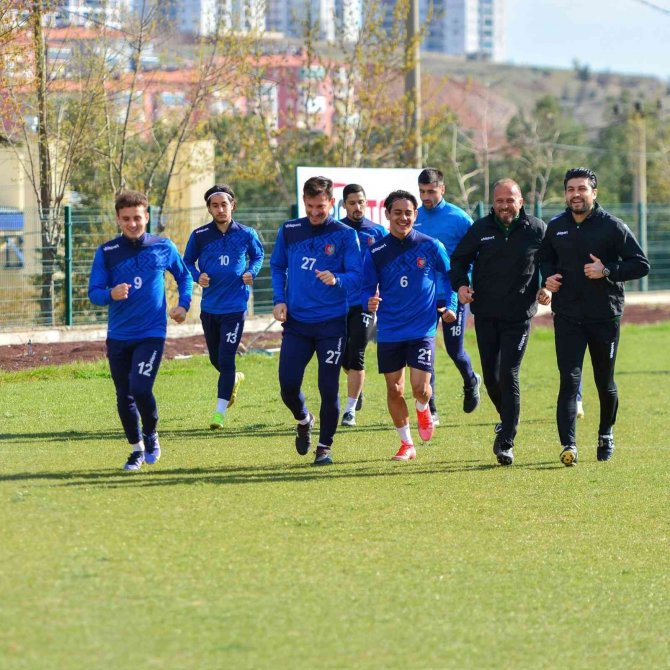 Uşakspor, Karacabey Belediyesi Maçı Hazırlıklarına Başladı