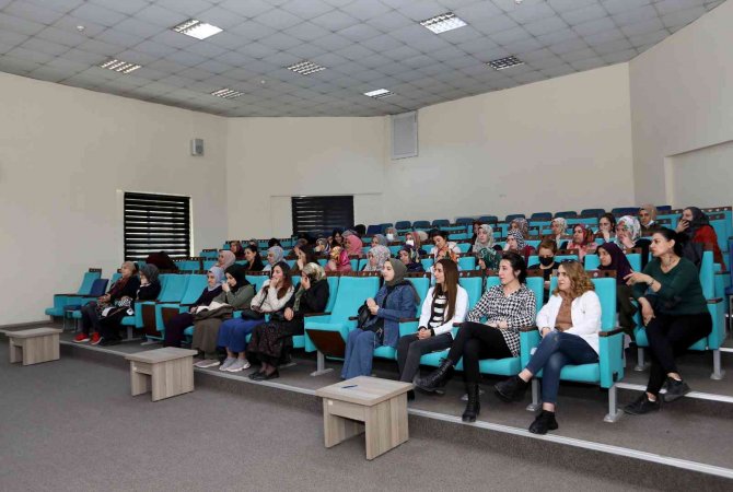 Van’da ‘Bilinçli Medya Kullanımı’ Semineri