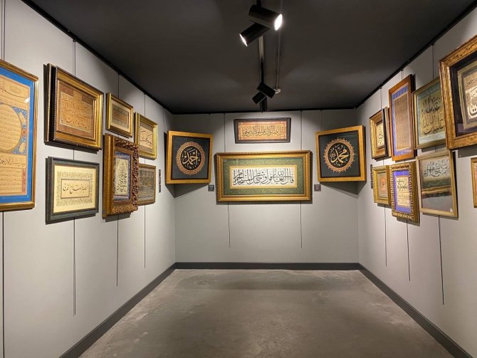 Üsküdar’da Bin 400 Yıllık Kuran-ı Kerim Sayfaları Sergilendi