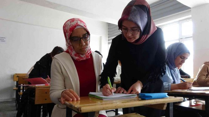 Yabancılık Çekmemek İçin Türkçe Öğreniyorlar