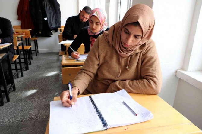 Yabancılık Çekmemek İçin Türkçe Öğreniyorlar