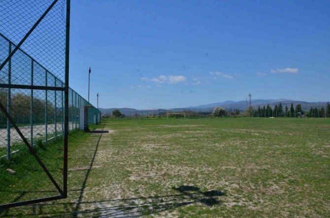 Karaali Futbol Sahası Bakıma Alındı