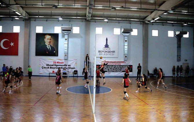 Bayraklı’da 23 Nisan Coşkusu Sporla Başladı