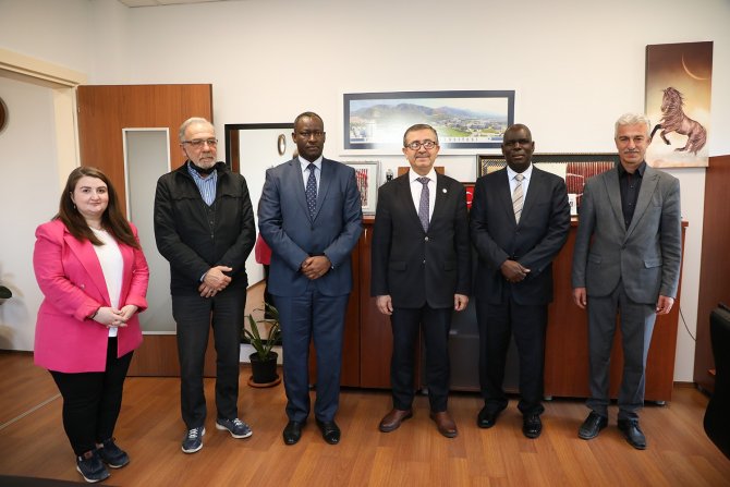 Uganda’dan Paü’ye Ayakkabıcılık Alanında İş Birliği Çağrısı