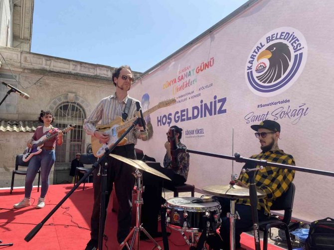 Rus Ve Ukraynalı Sanatçılar Kartal’da ’Barış’ Mesajı Verdi