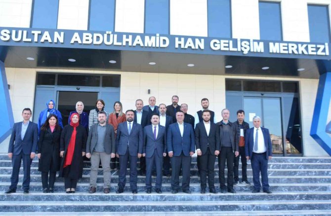 Ak Parti, Altıeylül’de Ramazan Ziyaretlerine Devam Etti