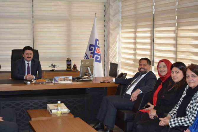 Ak Parti, Altıeylül’de Ramazan Ziyaretlerine Devam Etti