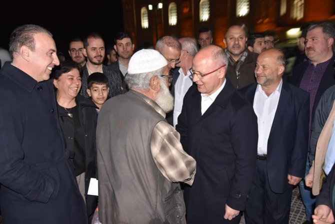 Ak Teşkilatlar, Ramazanın Güzelliklerini Şehrin Her Noktasında Paylaşıyor