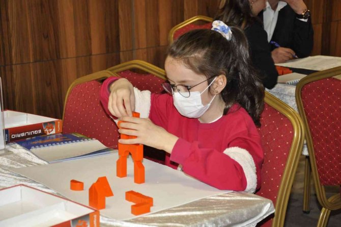 Akıl Ve Zeka Oyunları Finalinde Dereceye Giren Öğrenciler Ödül Aldı