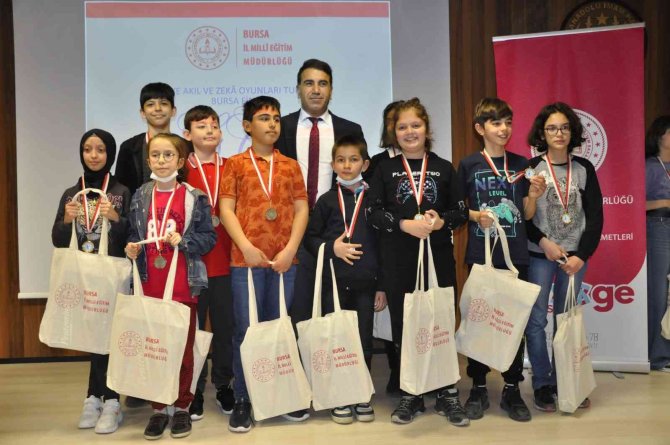 Akıl Ve Zeka Oyunları Finalinde Dereceye Giren Öğrenciler Ödül Aldı