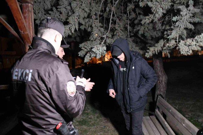 Aksaray’da Bekçiler Sokakların Huzurunu Sağlıyor