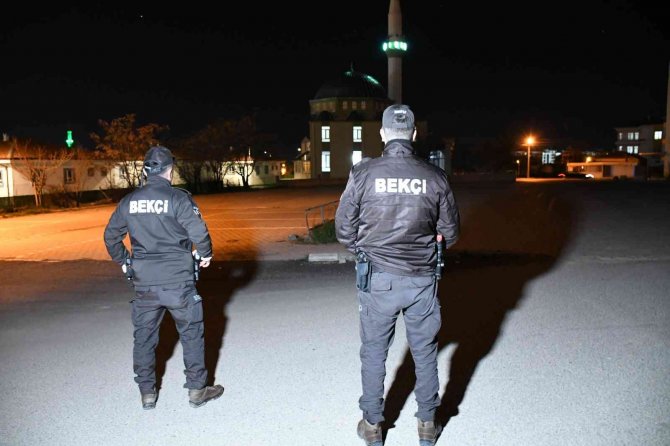 Aksaray’da Bekçiler Sokakların Huzurunu Sağlıyor