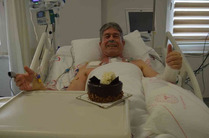 4’lü Bypass Ameliyatından Çıktı, Hekimler Yeni Yaşını Kutladı