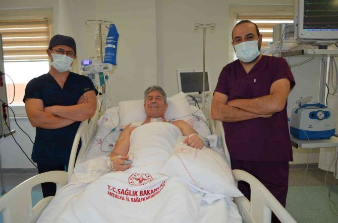 4’lü Bypass Ameliyatından Çıktı, Hekimler Yeni Yaşını Kutladı