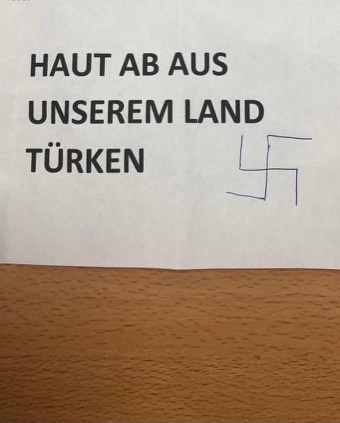 Almanya’da Camiye Irkçı Saldırı