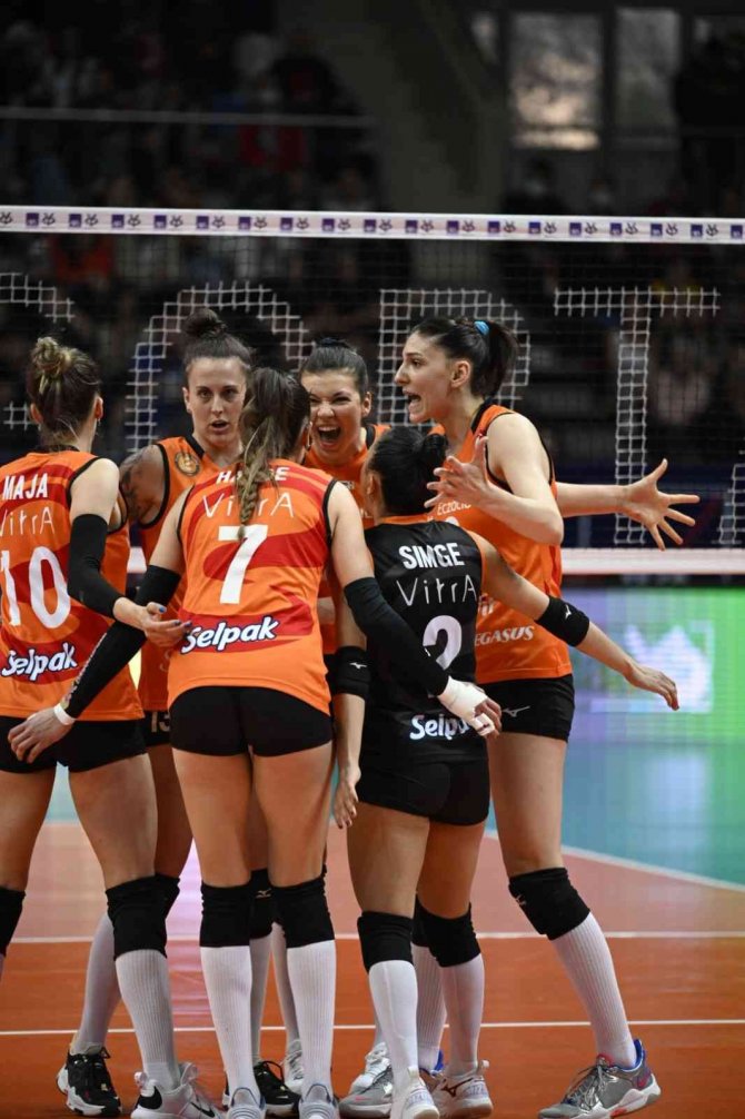 Fenerbahçe Opet Finalde