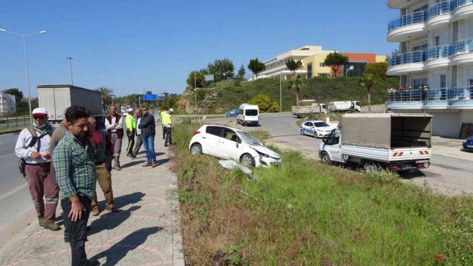 Yoldan Çıkıp Takla Atan Otomobil Kaldırımda 50 Metre Sürüklendi