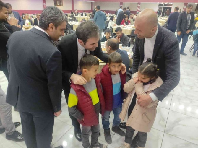 3 Bin Rakımlı Mereto Dağı Eteğinde 2 Bin Kişilik İftar Sofrası