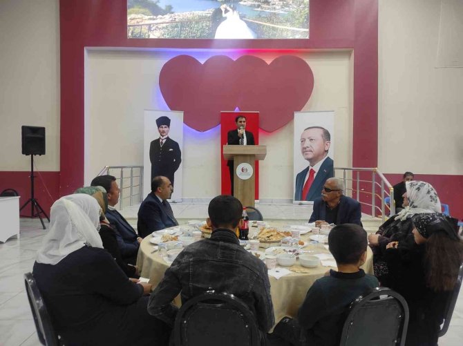 3 Bin Rakımlı Mereto Dağı Eteğinde 2 Bin Kişilik İftar Sofrası