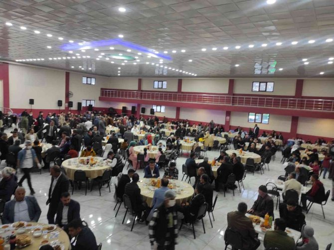 3 Bin Rakımlı Mereto Dağı Eteğinde 2 Bin Kişilik İftar Sofrası