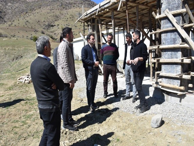 Sason’da İpek Böcekçiliği Geliştirme Projesi Dahilinde Dut Fidanı Dikildi