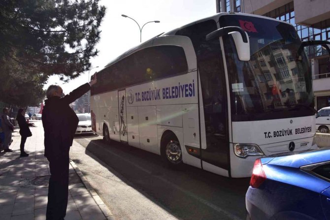 Başkan Bakkalcıoğlu Sporcuları Şampiyonaya Uğurladı