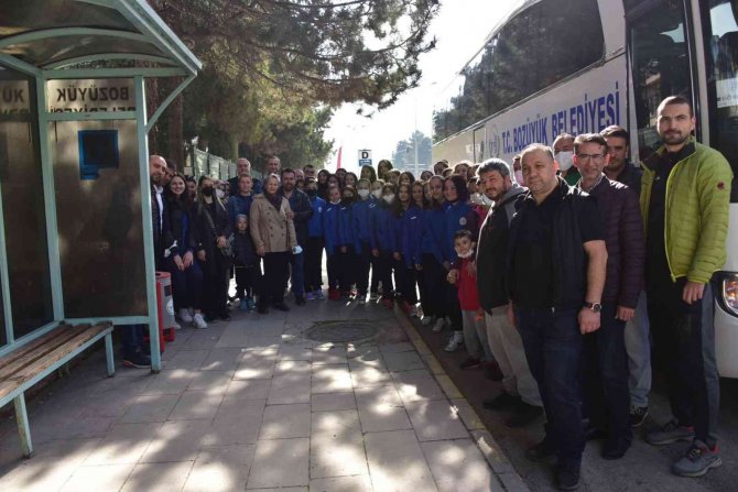 Başkan Bakkalcıoğlu Sporcuları Şampiyonaya Uğurladı