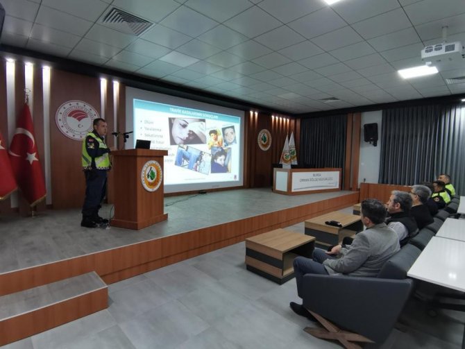 Jandarmadan Kamu Araçlarının Sürücülerine Güvenli Sürüş Eğitimi