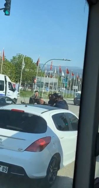 Trafikte Yumruk Yumruğa Yol Verme Kavgası