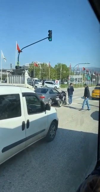 Trafikte Yumruk Yumruğa Yol Verme Kavgası