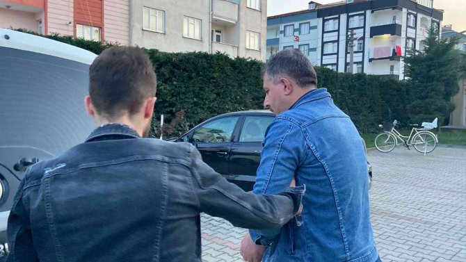Ehliyet Sınavında Üzerinden Kredi Kartı Görünümlü ’Böcek’ Çıktı