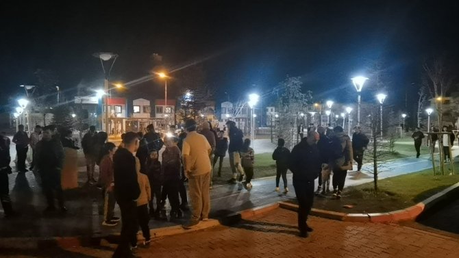 13 Yaşındaki Genç Parkta Bıçaklandı