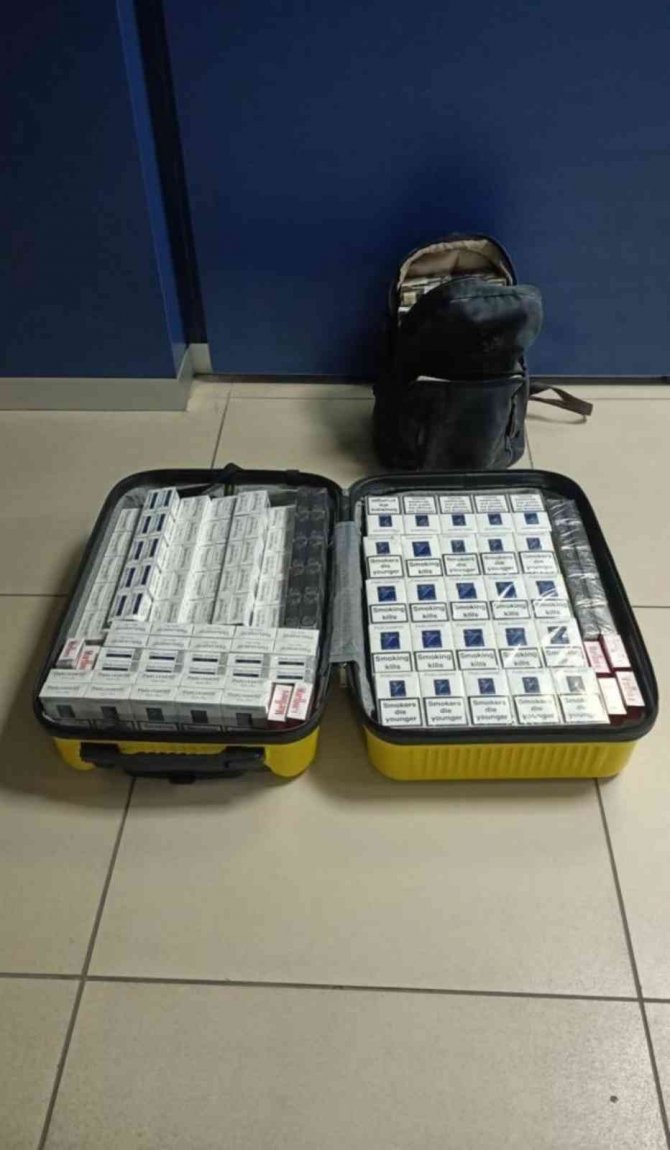 Polisin Şüphelenerek Durdurduğu Şahsın Valizinden Onlarca Paket Kaçak Sigara Çıktı