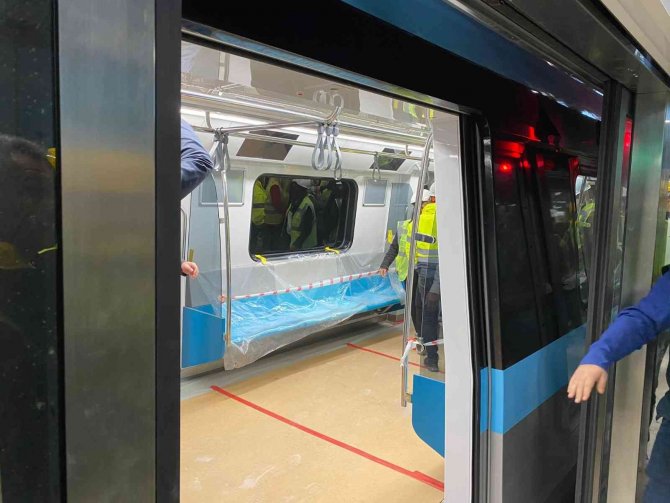 Chp Genel Başkanı Kılıçdaroğlu İle İ̇bb Başkanı İ̇mamoğlu Dudullu-bostancı Metrosunda Test Sürüşü Gerçekleştirdi