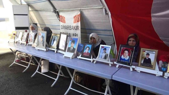 Evlat Nöbetindeki Ailelerin Direnişi 956. Gününde
