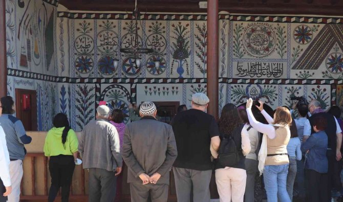 Pamukkale’nin Asırlık Boyalı Ve Kalem İşli Camileri Kültür Turlarının Gözdesi Oldu
