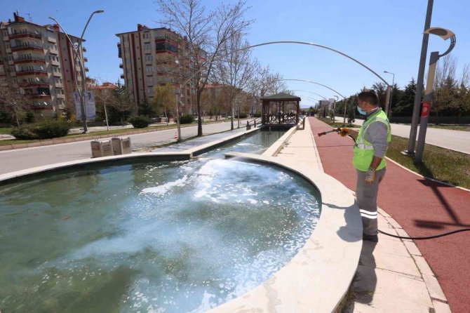 Elazığ Belediyesi Larva İlaçlama Çalışmalarını Sürdürüyor