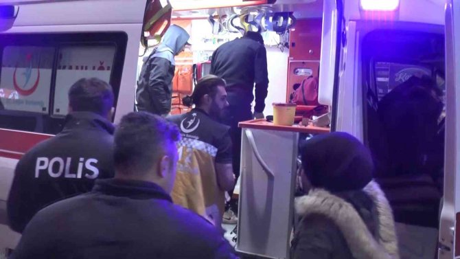 İ̇ki Arkadaşın Bıçakla Şakalaşması Kanlı Bitti