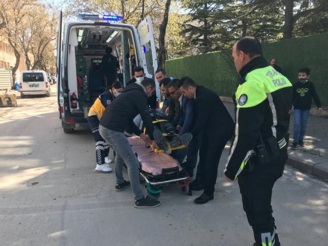 Motosiklet İle Minibüs Çarpıştı: 1 Yaralı