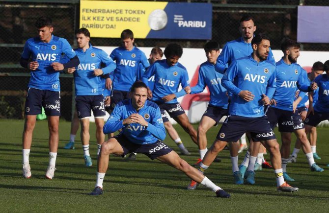 Fenerbahçe Kampa Girdi