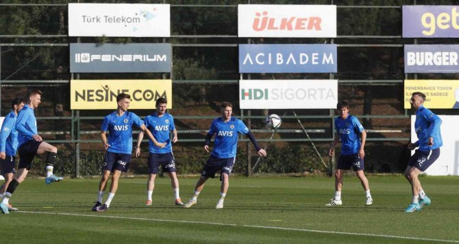 Fenerbahçe Kampa Girdi